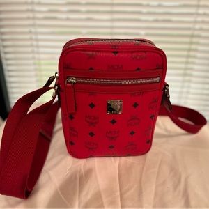 N/S KLASSIK CROSSBODY IN VISETOS IN CANDY RED